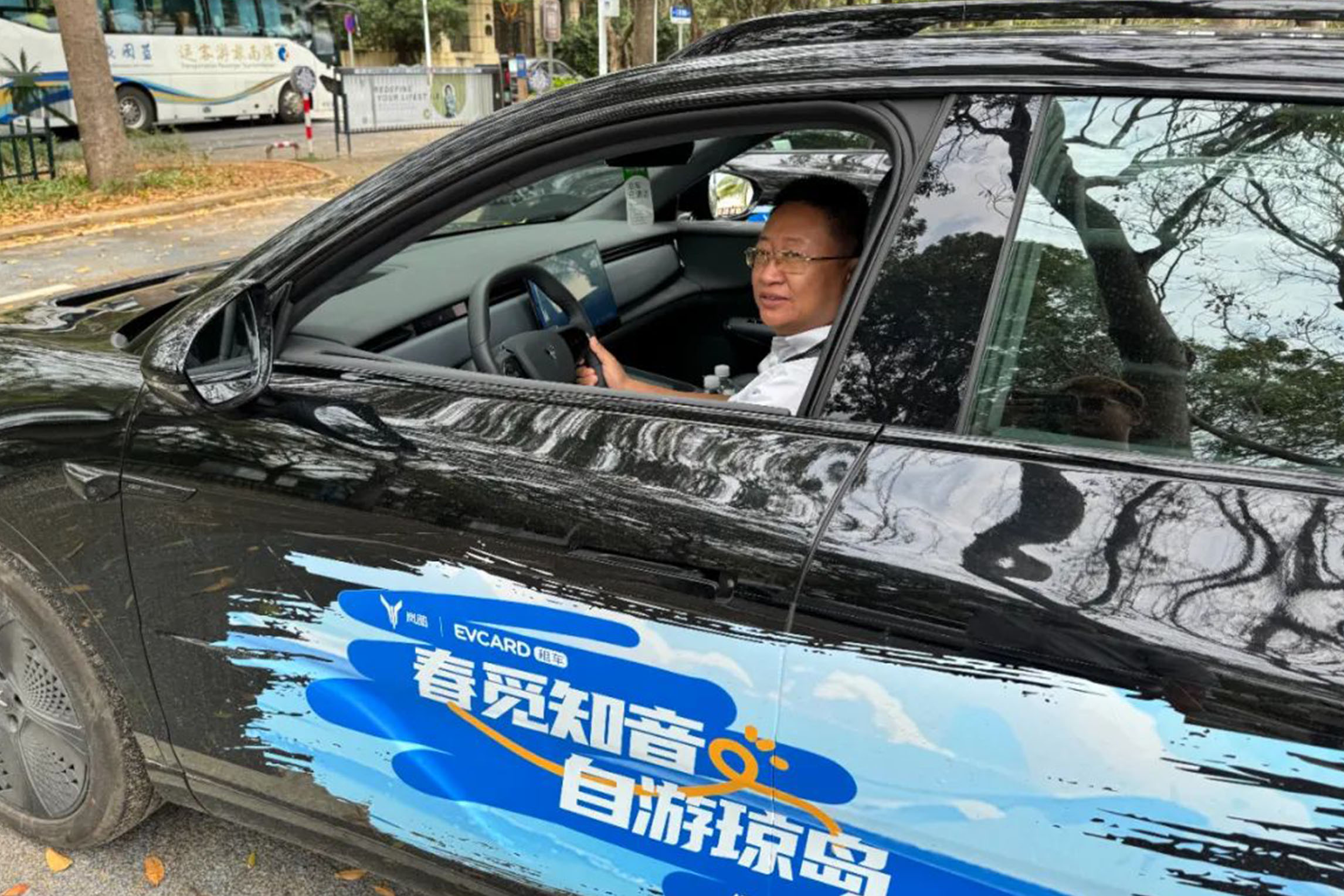 海南遇知音！EVCARD租车携手岚图汽车，共启“深度试驾”新模式